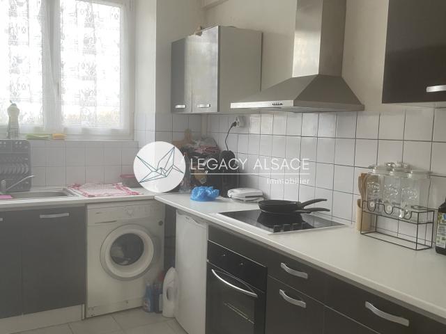 Idéal investisseur! Immeuble de 260m2 comprenant 5 lots plus combles à aménager!