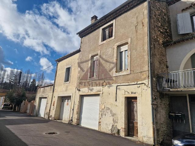 Idéal investisseur Maison de village avec 2 grands garages
