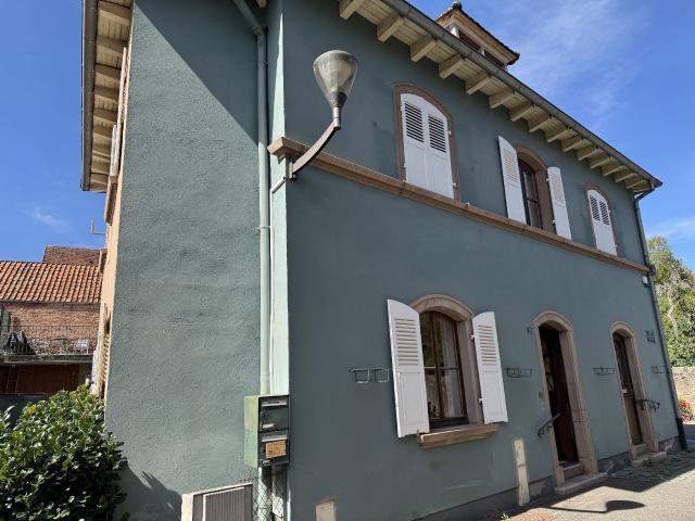 Idéal investisseur ! Maison / immeuble composé de 2 appartements + combles