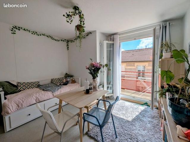 Idéal investisseur Studio avec balcon et cave à deux pas des écoles supérieures