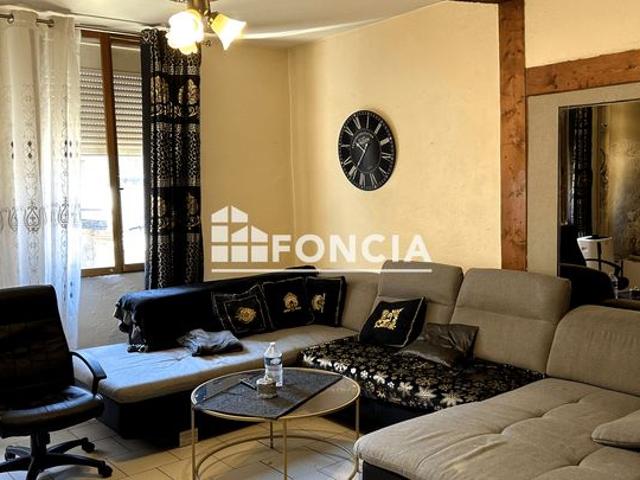 IDEAL INVESTISSEUR, Quartier VILLEBOURBON, appartement de type 2 situé au 1er étage sans ascenseur