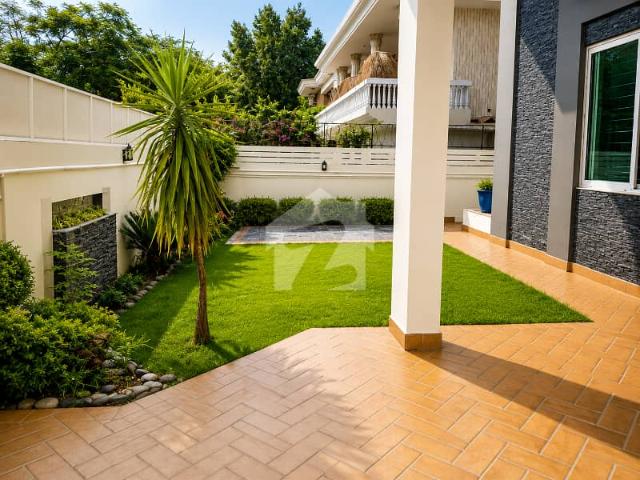 Ideal Investment: F 6/3 House Ready for Your Dream Project