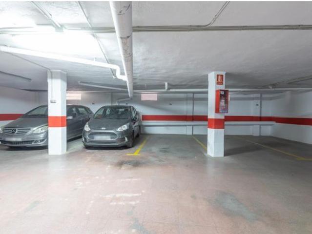 IDEAL INVERSORES! 35 PLAZAS DE APARCAMIENTO Y 5 TRASTEROS, TODO ALQUILADO