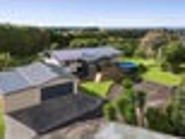 Ideal Kiwifruit Conversion, 5 bedrooms, Sea views