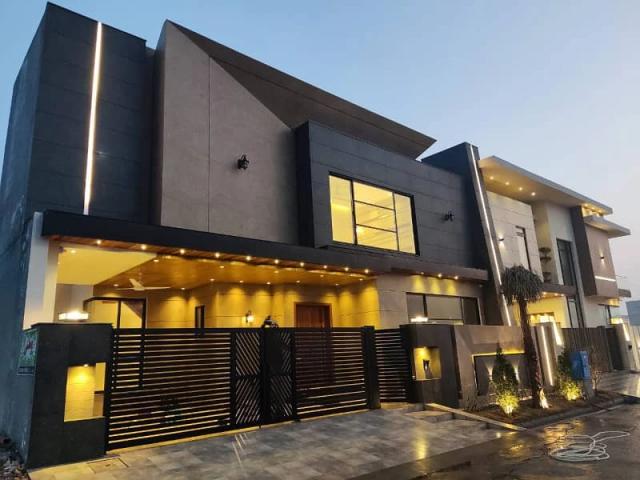 Ideal Location 10 Marla Brand New House For Sale Abdullah Garden Society Boundary Wall Near Canal Road Faisalabad Vip Location Faisalabad Canal Road ID 91563