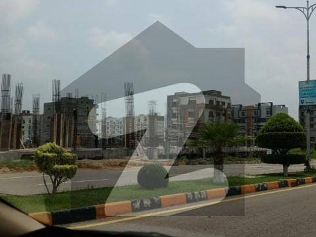Ideal Location Plot Near Main Boulevard For Sale