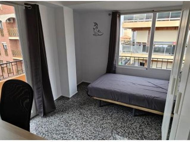 ideal para estudiantes! amplia, linda, iluminada y equipada! 1300 EUROS