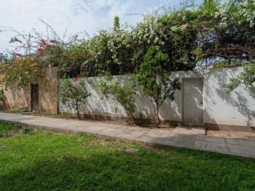 Ideal para proyecto o casa san isidro con fondo a parque privado de m