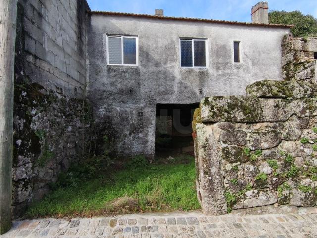 Ideal para reconstrução e valorização A poucos minutos da vila de Sátão