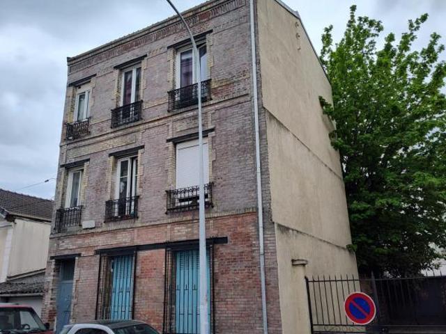 IDEAL POUR INVESTISSEUR A SAINT DENIS A 800.000 EUROS 9 lots de copropriété Situé à 900m du métro Carrefour Pleyel