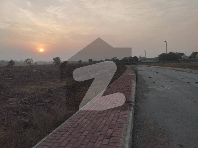 Ideal plot near to down town commercial area main gate ideal investment