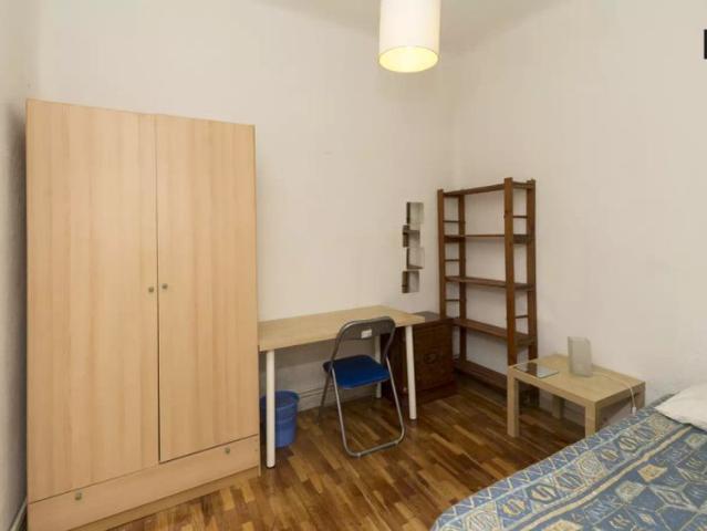 Ideal room in shared apartment with building has elevator, Malasaña
