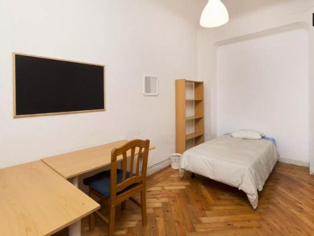 Ideal room in shared apartment with building has elevator, Malasaña