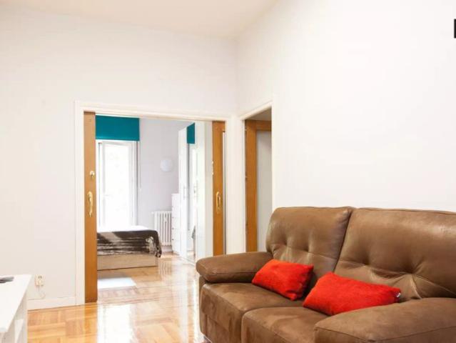 Ideal room with tv in 7 bedroom apartment, Malasaña