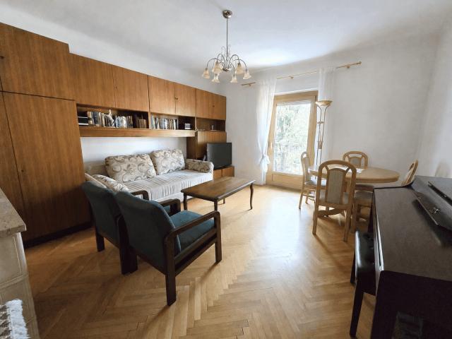 * * * * * IDEALE 2er WG. NÄCHST KF und MED UNI. BALKON. STRASSENBAHN + RADWEG. FÜR VINTAGE FANS * *