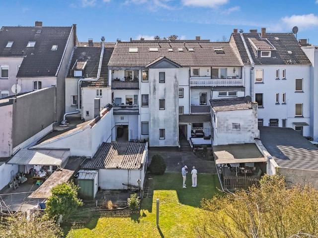 ideale Kapitalanlage: gepflegtes 6 Familienhaus mit Balkonen und Garten in Moers