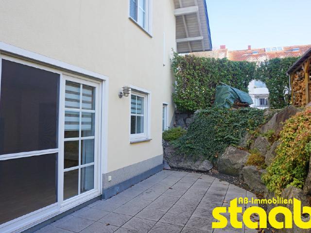IDEALE SINGLEWOHNUNG! 2 ZIMMER EINLIEGERWOHNUNG MIT TERRASSE UND EINBAUKÜCHE! * MAINASCHAFF