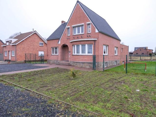 Ideale, ruime gezinswoning van + 300m2 gelegen op een goed