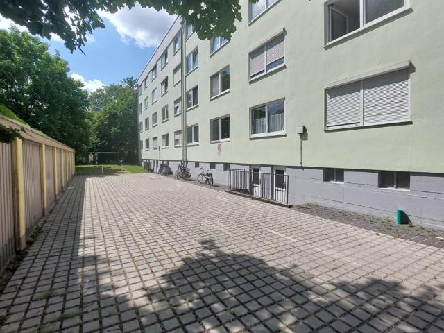 Ideale Wert Anlage im begehrten Karlsfeld bei München: Top vermietet kleine 2 Zimmer Wohnung