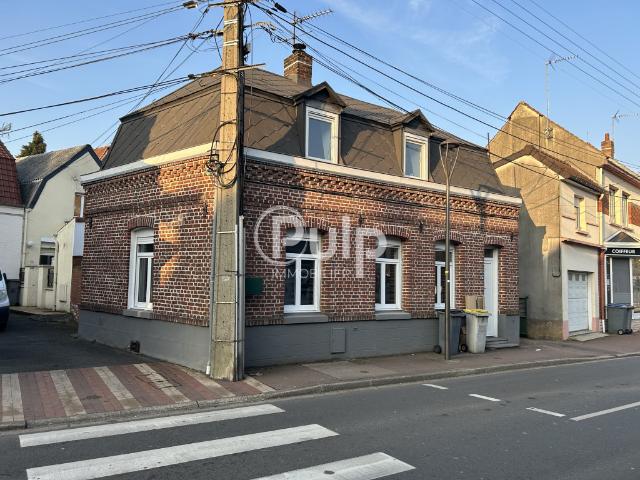 Idéalement situé sur la commune de Lapugnoy, venez découvrir cette charmante maison de ville de type 3 à louer