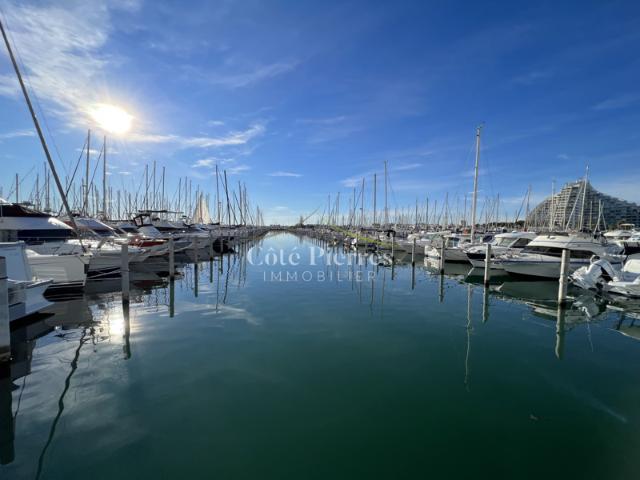 Idéalement situé sur le Port de Plaisance de la Grande Motte