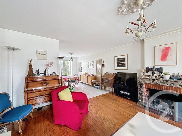 Idéalement située à deux pas du centre ville et de toutes le. 170m² Albi