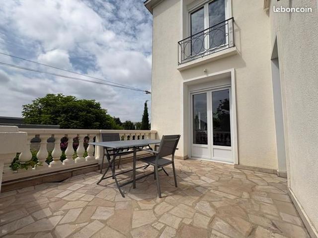 Idéalement située à Saint Cyr sur loire maison des années 50