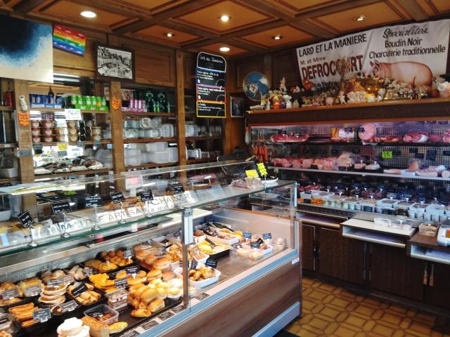 Idéalement située en centre ville de Mortagne au Perche, cette charcuterie représente une belle opportunité pour un professionnel souhaitant reprendre une affaire existante et développer une activité traiteur sur un secteur porteur