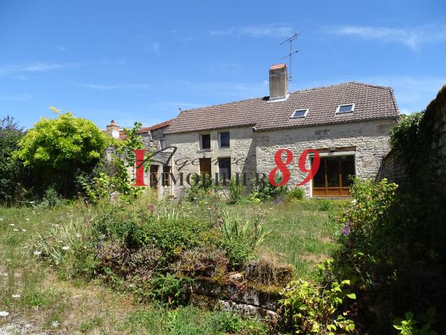 Idéalement située entre MONTBARD et CHATILLON S/SEINE, charmante maison de village à rafraîchir