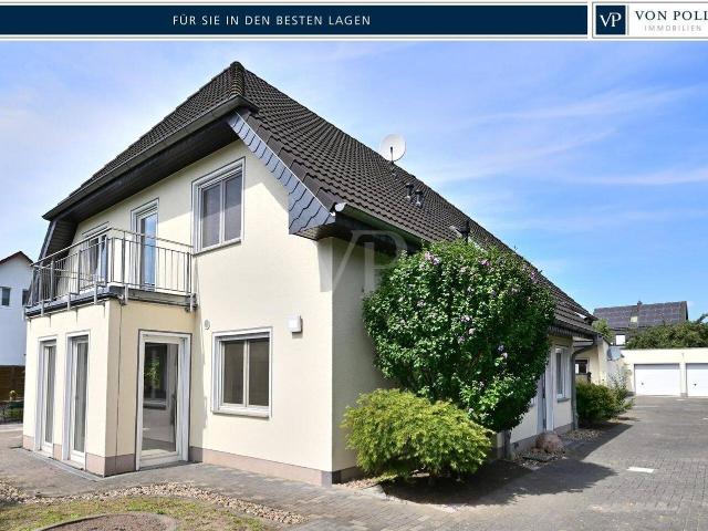 Ideales Zweifamilienhaus mit Pool und Doppelgarage in perfekter Lage!