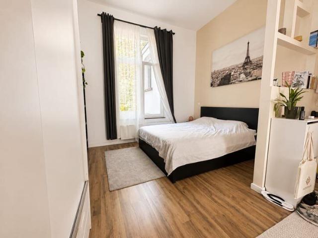 IDEALLY LOCATED 1 BEDROOM FLAT