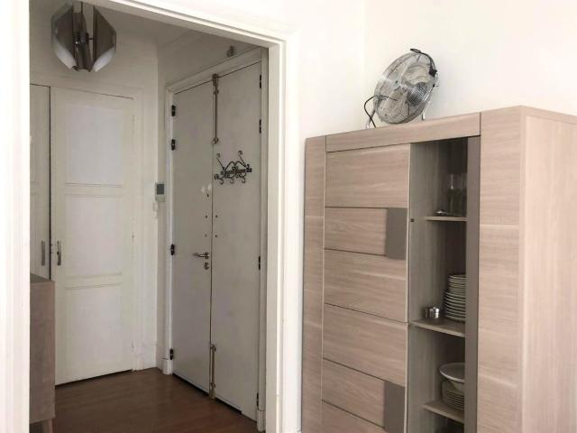 Ideally located flat, perfect pied à terre for any professional or student looking for accommodation Paris Amsterdam Apartments for Rent