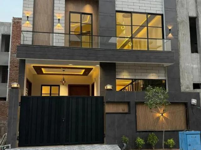 Ideally Located House Of 7 Marla Is Available For sale In Lahore Gulshan e Ravi ID 102082