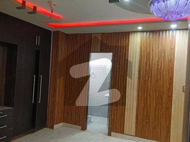 Ideally Located Prime Location Flat Of 1600 Square Feet Is Available For Sale In Old Bara Road