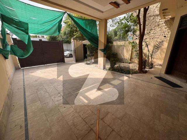 Ideally Located Prime Location House For Sale In Shalimar Colony Available Shalimar Colony