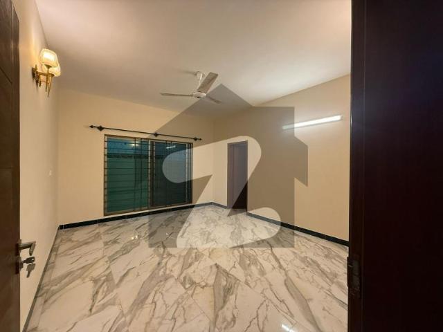 Ideally Located Prime Location House Of 375 Square Yards Is Available For sale In Karachi Askari 6