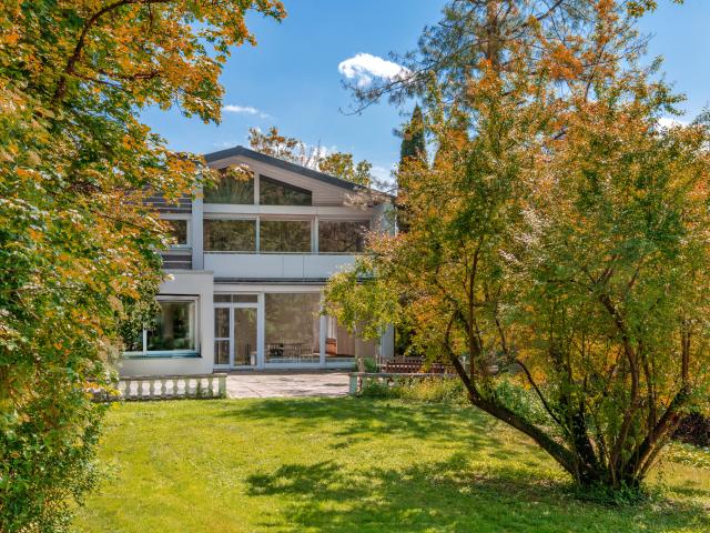 Idyll mit Zugang zur Amper: Einfamilienhaus mit weiterem Baurecht auf dem Grundstück