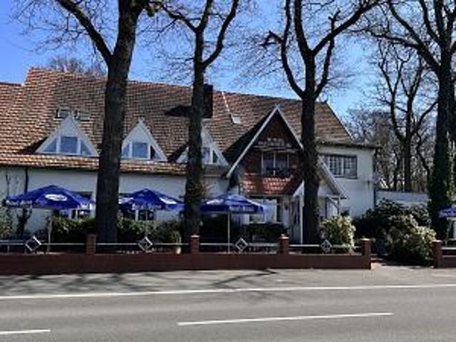 IDYLLE PUR: GROßES LANDHAUS AM WALDRAND
