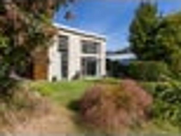 Idyllic Arrowtown riverside retreat