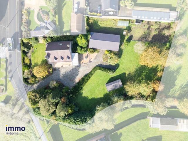 Idyllisch gelegen villa op 3598 m² met garage voor 6 wagens