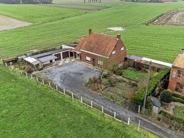 Idyllisch gelegen landelijke woning op 747m² in Ardooie
