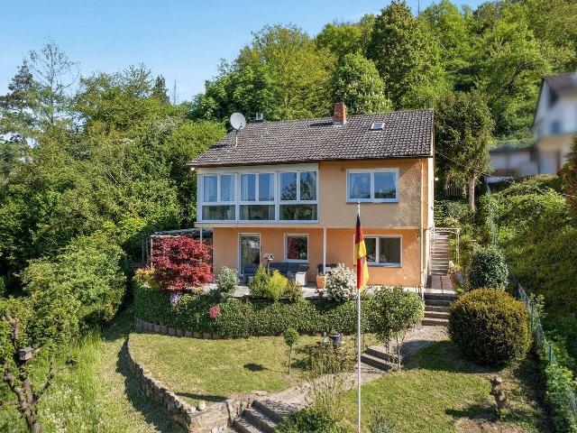 Idyllisch gelegenes Einfamilienhaus in ruhiger Lage mit tollem Ausblick!