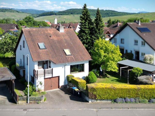 Idyllisch gelegenes Einfamilienhaus mit Einliegerwohnung in Ortsrandlage