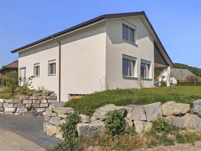 Idyllisch wohnen Modernisiertes Einfamilienhaus mit Garten und Pool