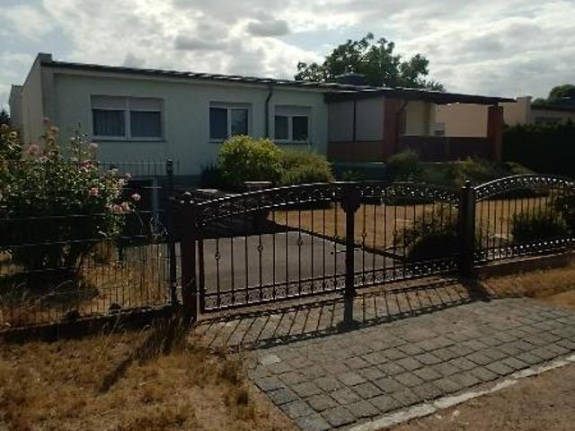 Idyllisch Wohnen: Einfamilienhaus auf großen Grundstück in Seegrehna