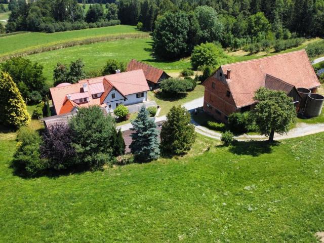 Idyllische Alte Apfelplantage mit Wald, Wohnhaus, Kellerstöckl und Stallungen in Kumberg B. Graz