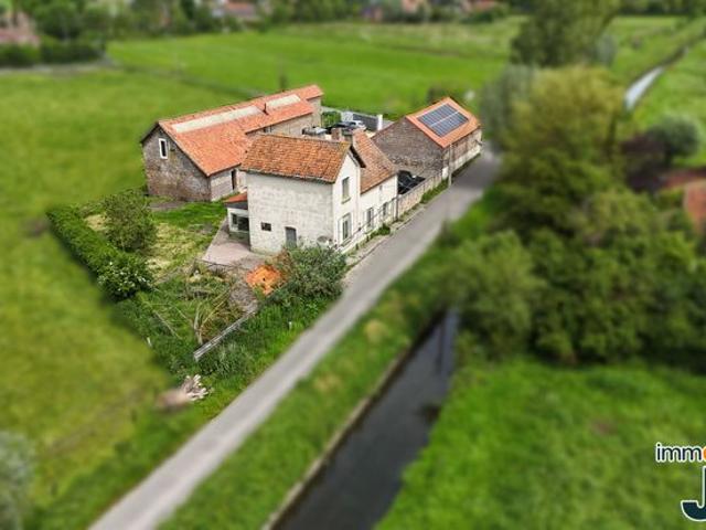Idyllische hoeve te koop op uiterst rustige locatie: woon.