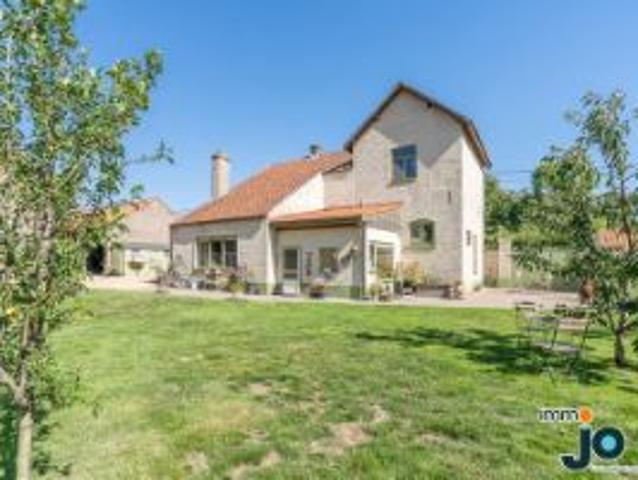 Idyllische hoeve te koop op uiterst rustige locatie: woon.