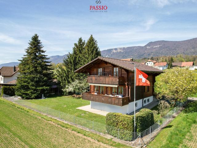 Idyllisches 4,5 5,5 Zimmer Einfamilienhaus im Chalet Stil mit unverb