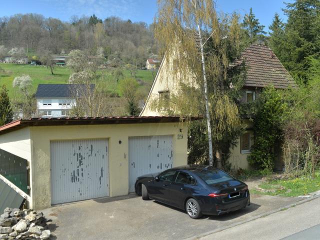 Idyllisches Wohnen im Grünen!Einfamilienhaus mit ELW und Doppelgarage